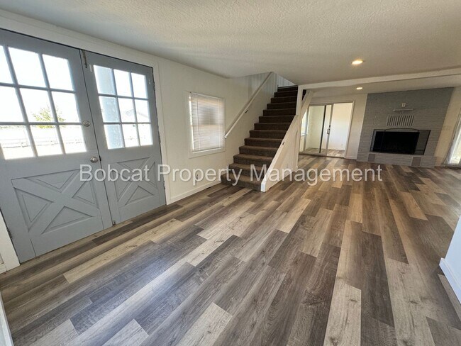 Building Photo - Unique Duplex on the South Side of Carson City - Near Tons of Shopping