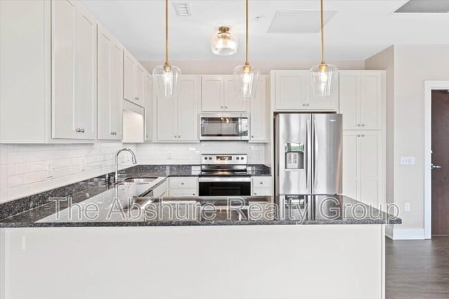 Building Photo - 145 S Main St