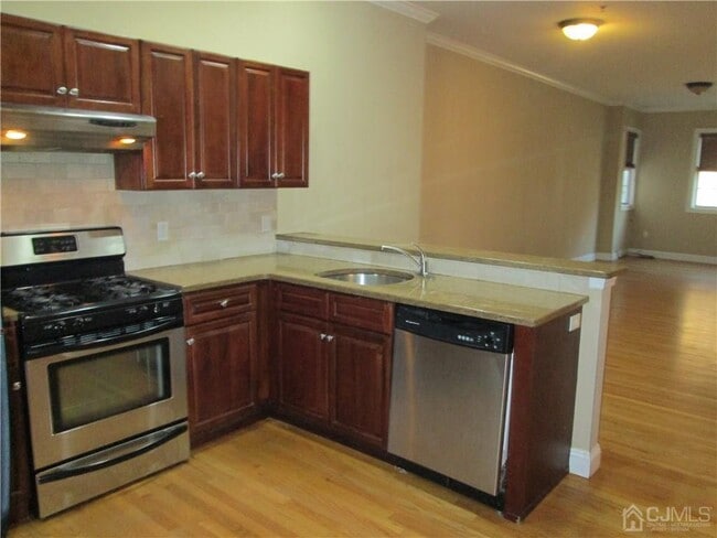 Building Photo - 547 Sayre Ave