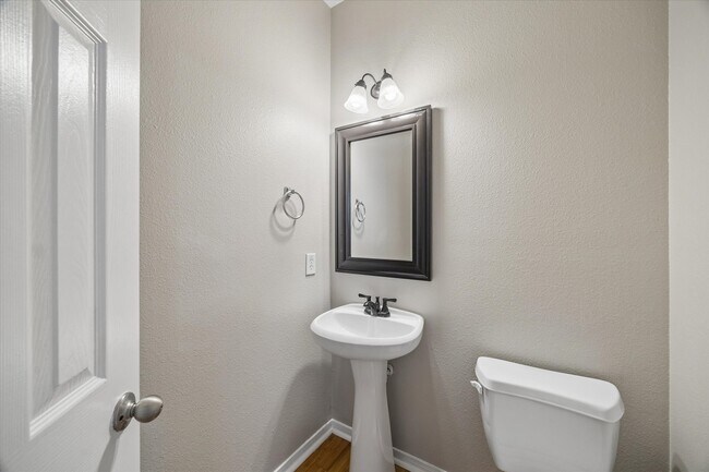 Building Photo - 6218 Lovage Ave