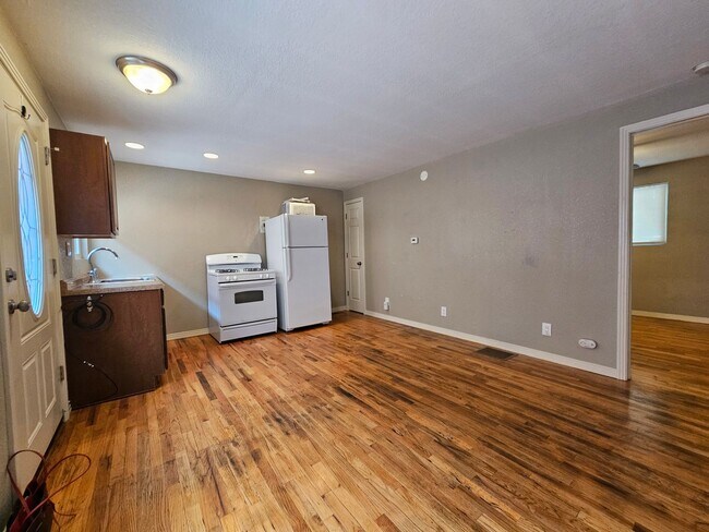 Building Photo - Highlands/Stadium Area Great Sized 1 Bedroom with Beautiful Hardwood Floors, Reserved Parking, Ex...