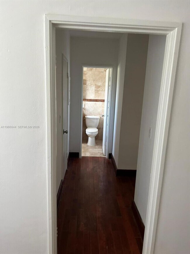 Building Photo - 1604 Bay Rd