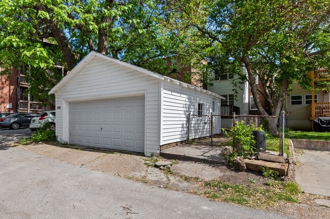 Building Photo - 4460 Russell Blvd