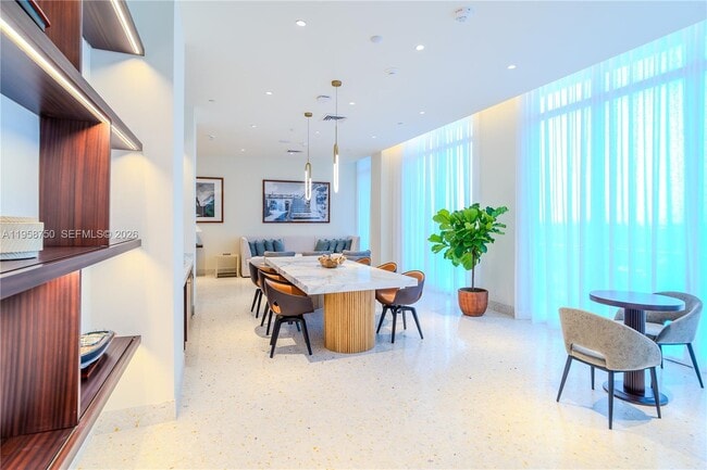 Building Photo - 2678 Tigertail Ave