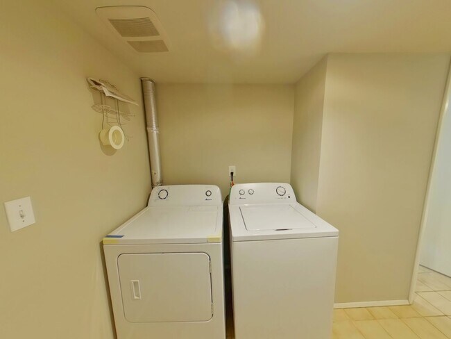 Building Photo - 210-214 NW 11th St.