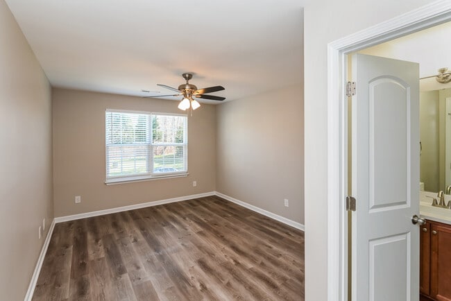 Building Photo - 3 Bedroom Charlotte Home