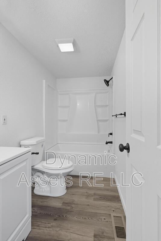 Building Photo - 405 Falletti St
