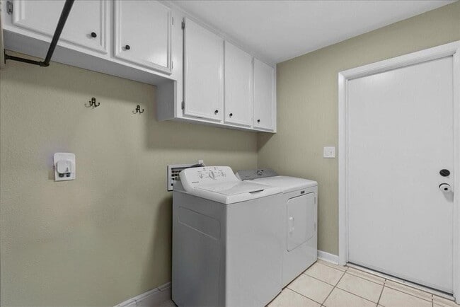 Building Photo - 1626 Lake Bluff Dr