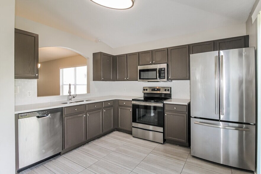 Building Photo - 18032 Birdwater Dr