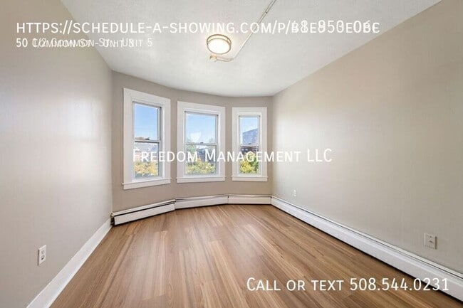 Building Photo - 50 1/2 Common St