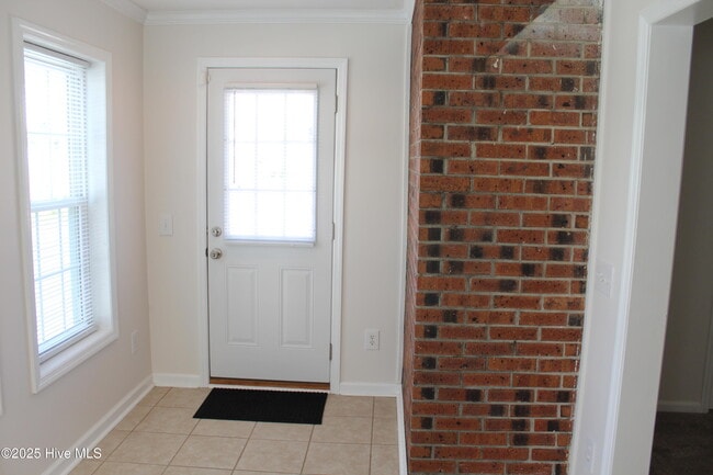 Building Photo - 933 Perrin Dr