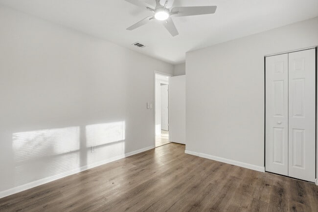 Building Photo - 2111 Bourget Dr