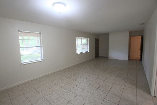 Building Photo - Beautiful 3 Bedroom, 2 Bathroom Home in Ty...