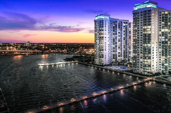 Building Photo - 231 Riverside Dr