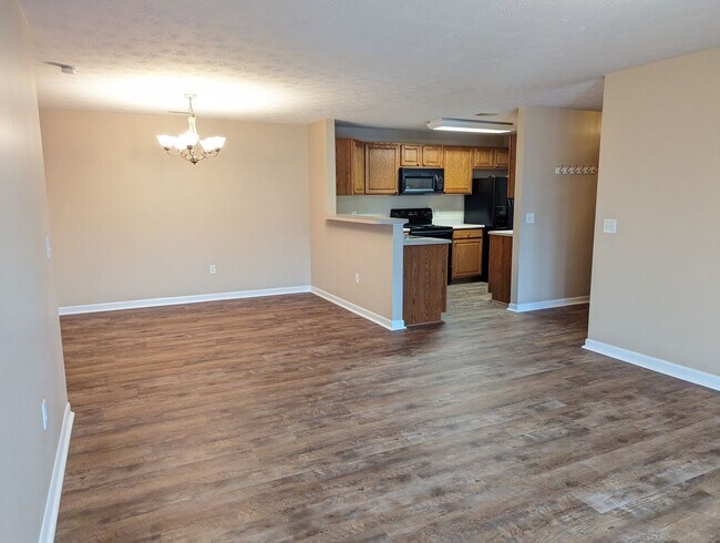 Building Photo - AVAILABLE SOON - Convenient 2 Bed/2 Full Bath Condo in Beavercreek!