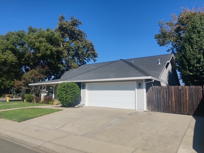 Building Photo - 1097 North Point Dr