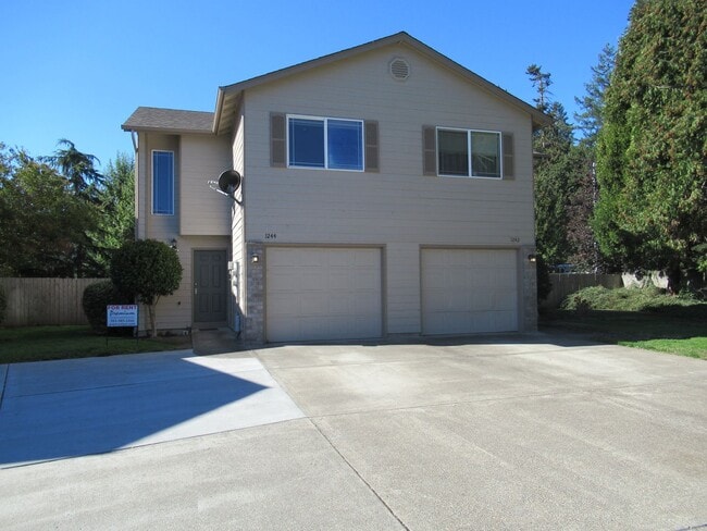 Primary Photo - Large Three Bedroom Duplex in Keizer