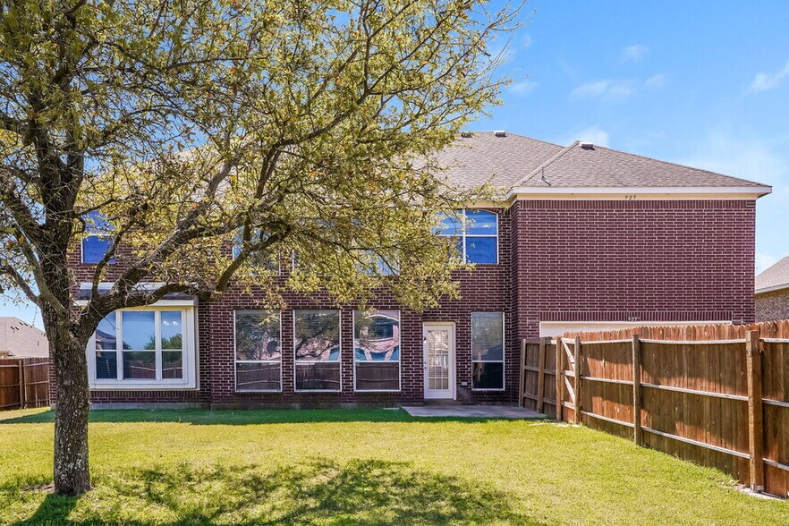 Building Photo - 925 Trailwood Dr