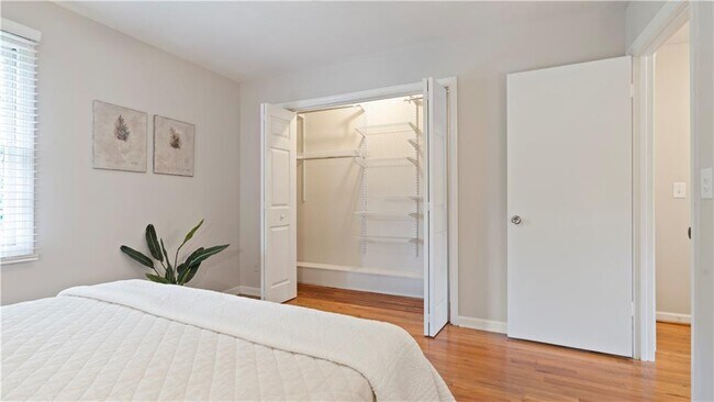 Building Photo - 3095 Colonial Way