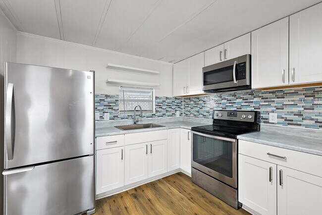 Building Photo - 123 Camellia Dr