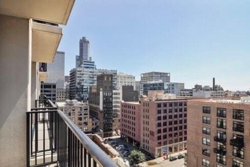 Building Photo - 210 S Desplaines St