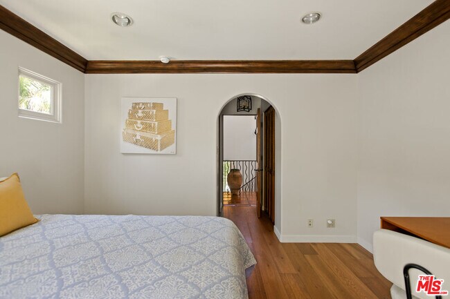 Building Photo - 1407 N Beverly Dr