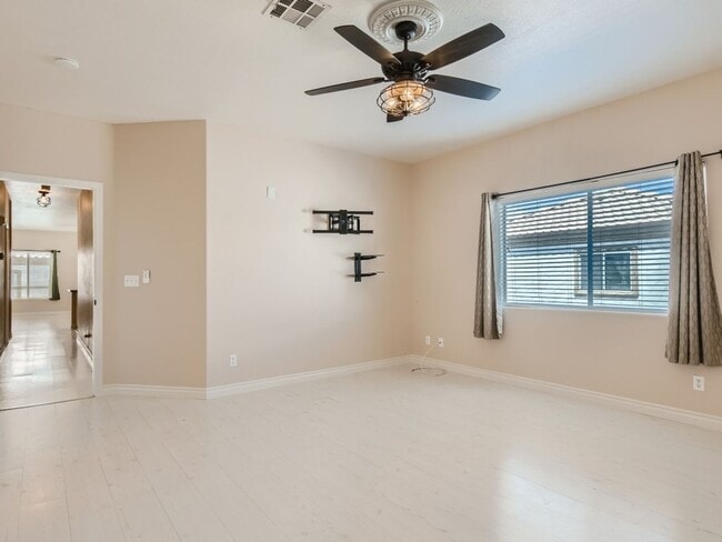 Building Photo - AMAZING COMPLETELY REMODELED CONDO IN NW