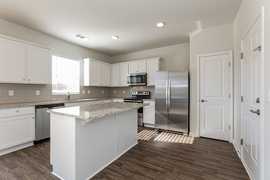 Building Photo - 610 Samuel Lee Ln