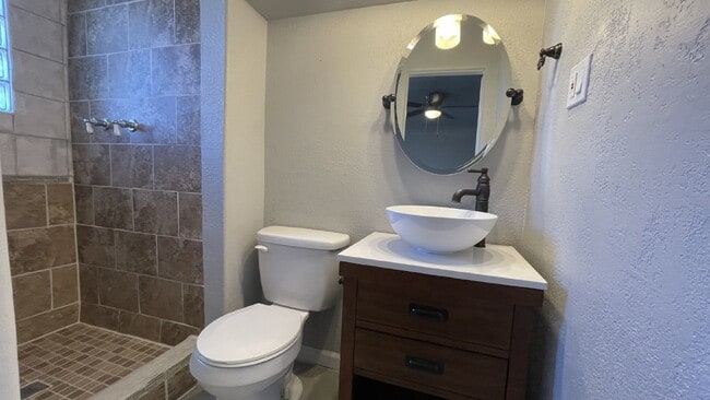 Building Photo - Residential Rental Property Located in Far...