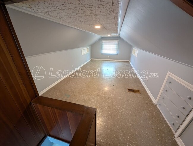 Building Photo - Charming Brick Home with Fenced Yard and S...
