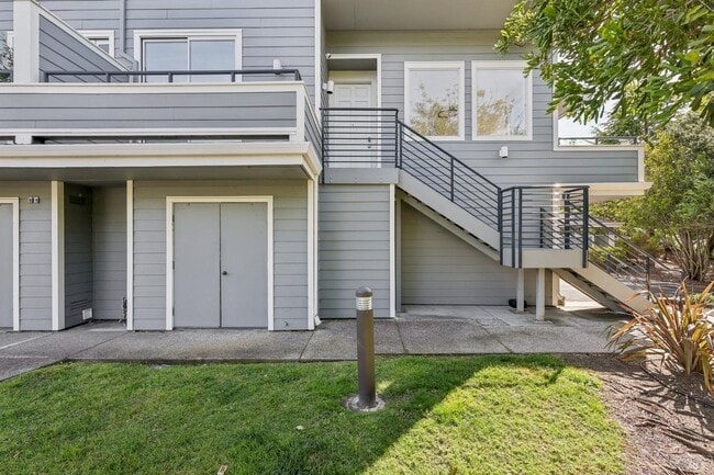 Building Photo - 9 Gable Ct