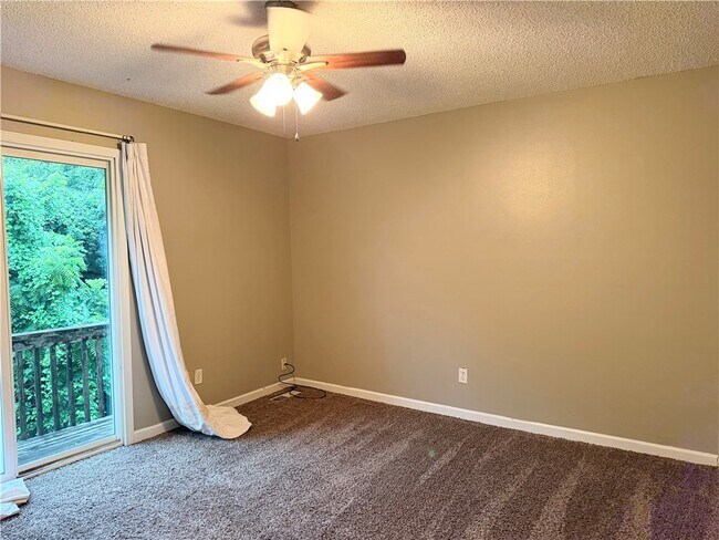 Building Photo - 207 White Oak Dr NE
