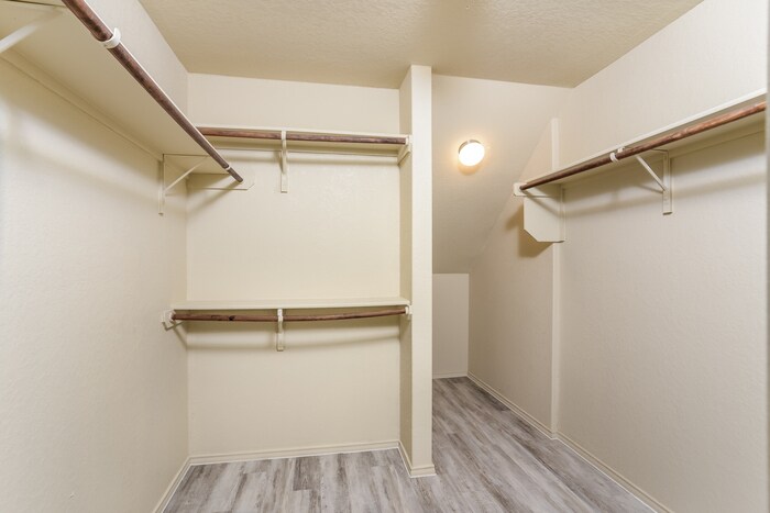 Building Photo - 5918 Aspen Gdn