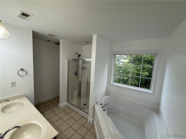 Building Photo - 9301 Olde Mill Pond Dr
