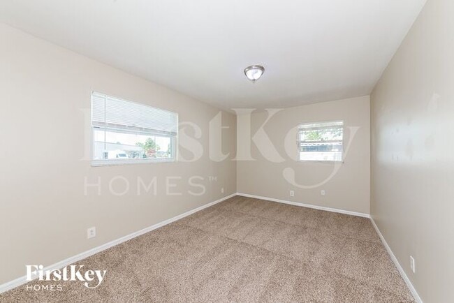 Building Photo - 5112 43rd Ave W