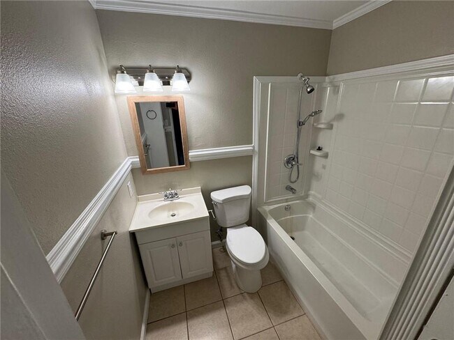 Building Photo - 303 Evergreen Hill