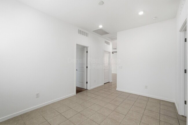 Building Photo - 13300 N 141st Ln