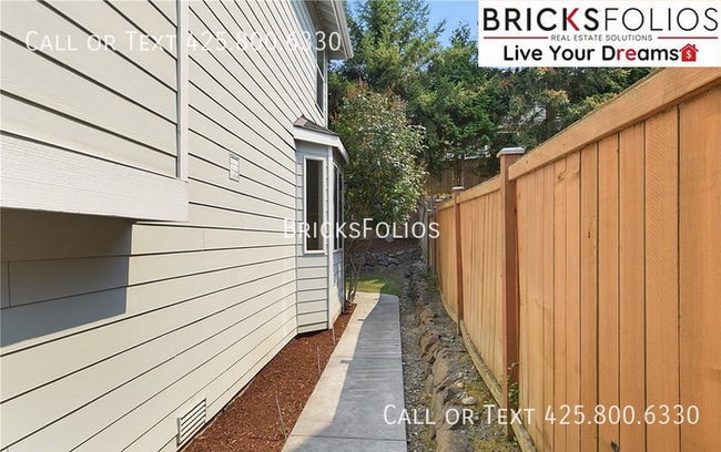 Building Photo - Welcoming Home in Bothell, Ideal for Relax...
