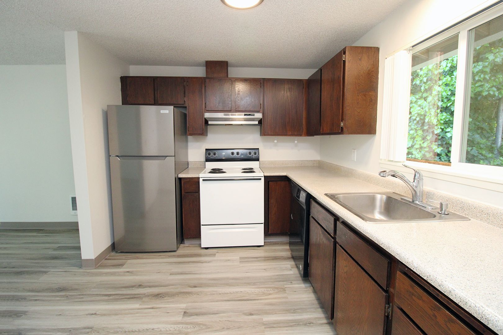 Building Photo - 5704 SW Beaverton Hillsdale Hwy