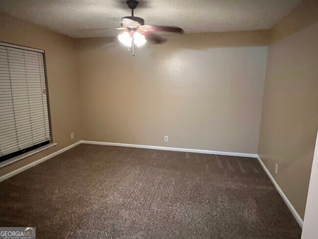 Building Photo - 152 Woodvalley Ct