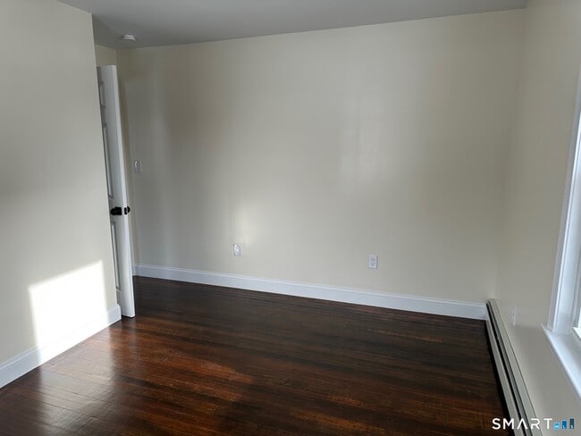 Building Photo - 713 S Main St