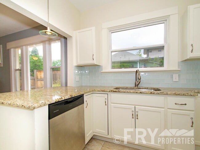 Building Photo - Classic bungalow with modern finishes in burgeoning Regis neighborhood.