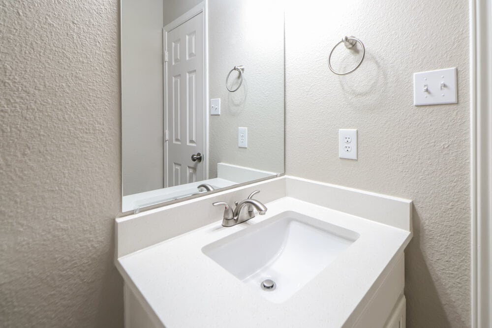 Building Photo - 15524 Sarah's Creek Dr