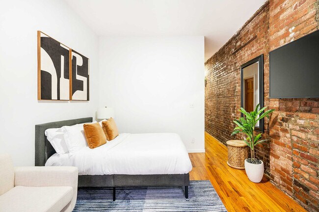 Building Photo - 240 E 26th St