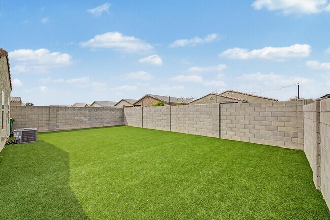 Building Photo - 12586 W Myrtle Ave