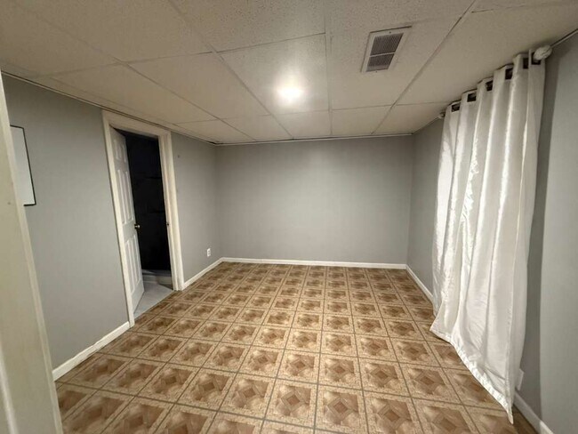 Building Photo - 1410 Whispering Springs Cir
