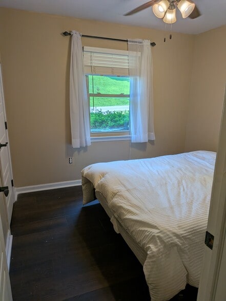 Building Photo - 3613 Brookeside Dr