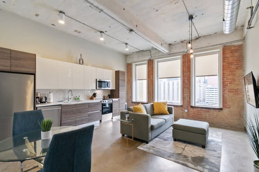 Primary Photo - 500 S Ervay St