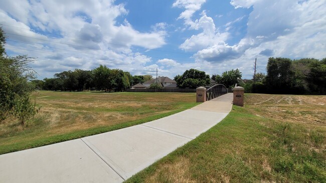 Building Photo - 23631 Finbury Ln