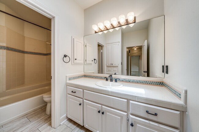 Building Photo - LINCOLN HEIGHTS 3-BEDROOM